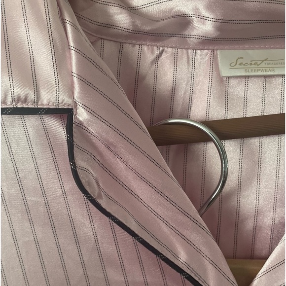 Adorable pink pinstriped satin pajamas SZ M - Picture 2 of 8